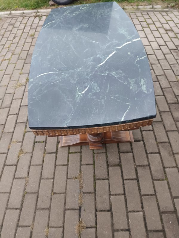 Niemiecki stół z blatem marmurowym