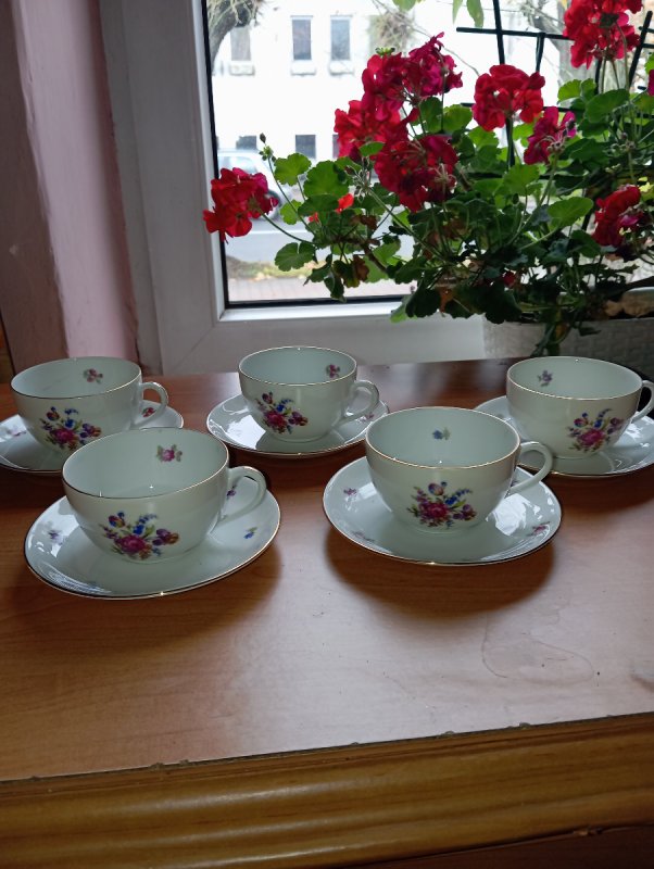 Porcelanowy zestaw kawowy - 08