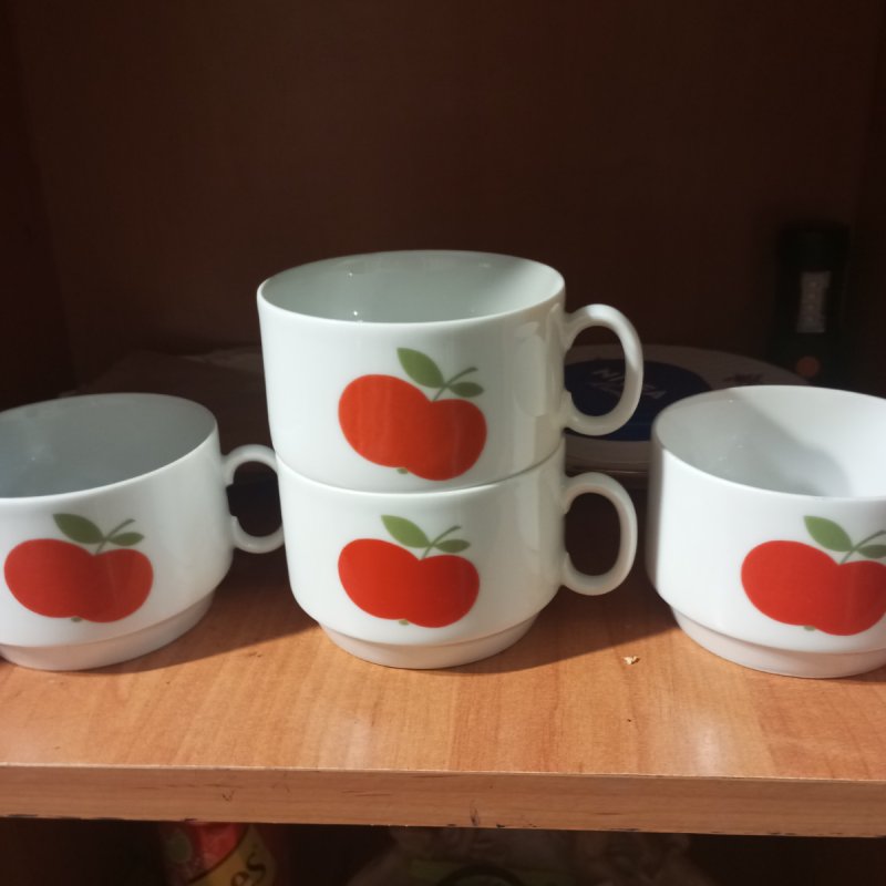Filiżanki z motywem owocowym