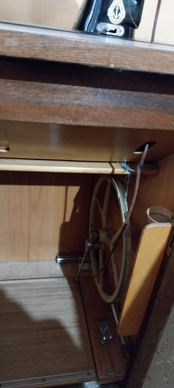 Kilka starych maszyn do szycia plus podstawa naumann