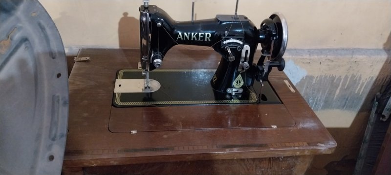 Kilka starych maszyn do szycia plus podstawa naumann - 01
