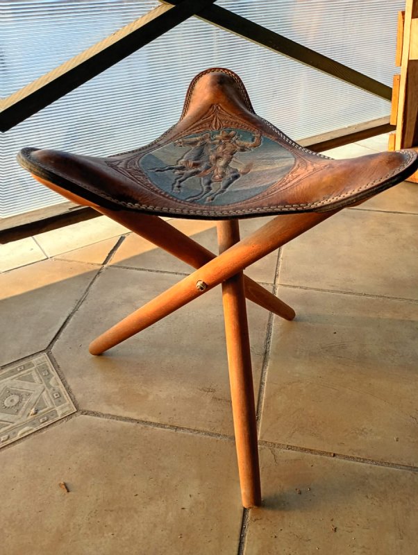 Taboret myśliwski Trójnóg - 01