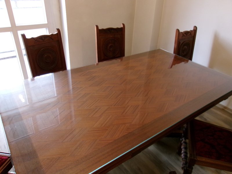 Antyczny bardzo bogato zdobiony stół. - 01