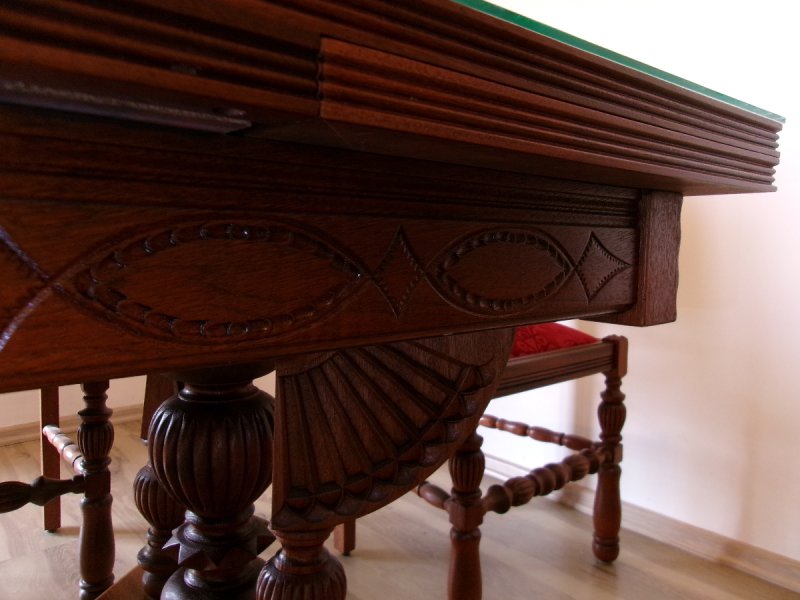 Antyczny bardzo bogato zdobiony stół. - 05