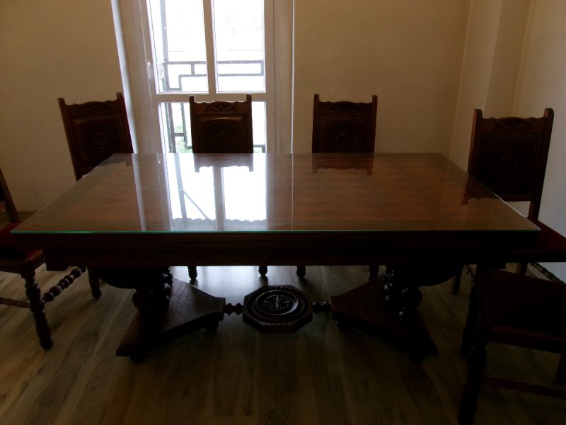 Antyczny bardzo bogato zdobiony stół. - 08