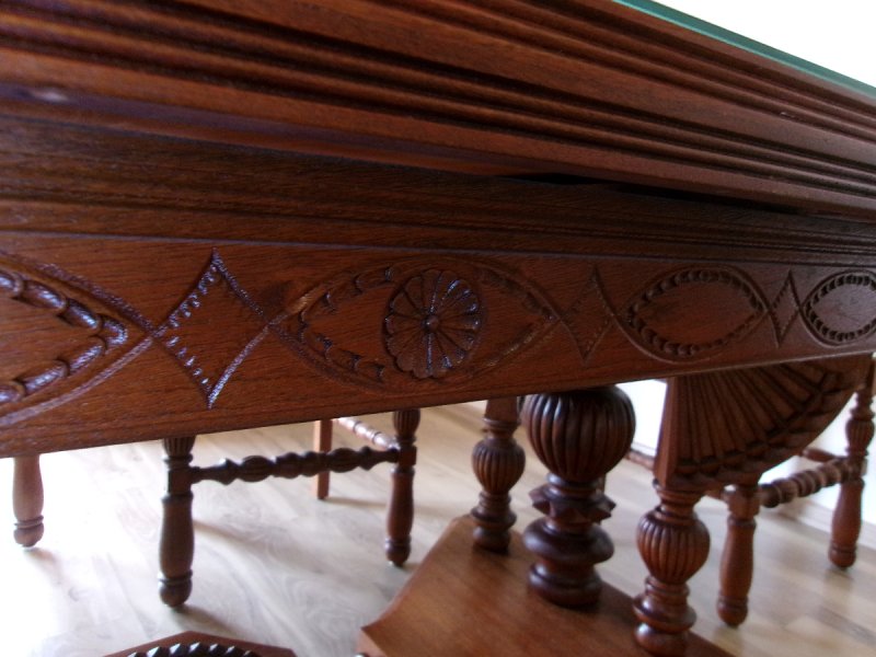 Misternie rzeźbiony antyczny stół i 6 krzeseł. - 05