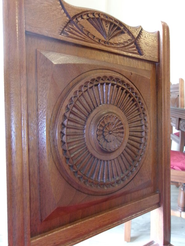 Misternie rzeźbiony antyczny stół i 6 krzeseł. - 07