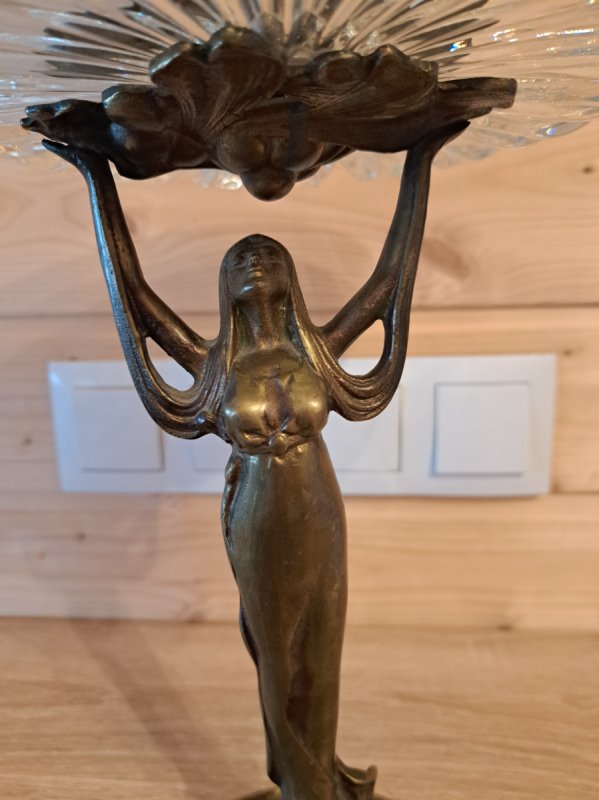 Kryształowa patera na mosiężnej figurze - 05 Kryształowa patera na mosiężnej figurze - 05