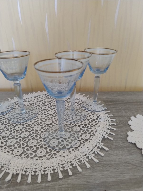 Piękny zestaw kieliszków z PRLu.