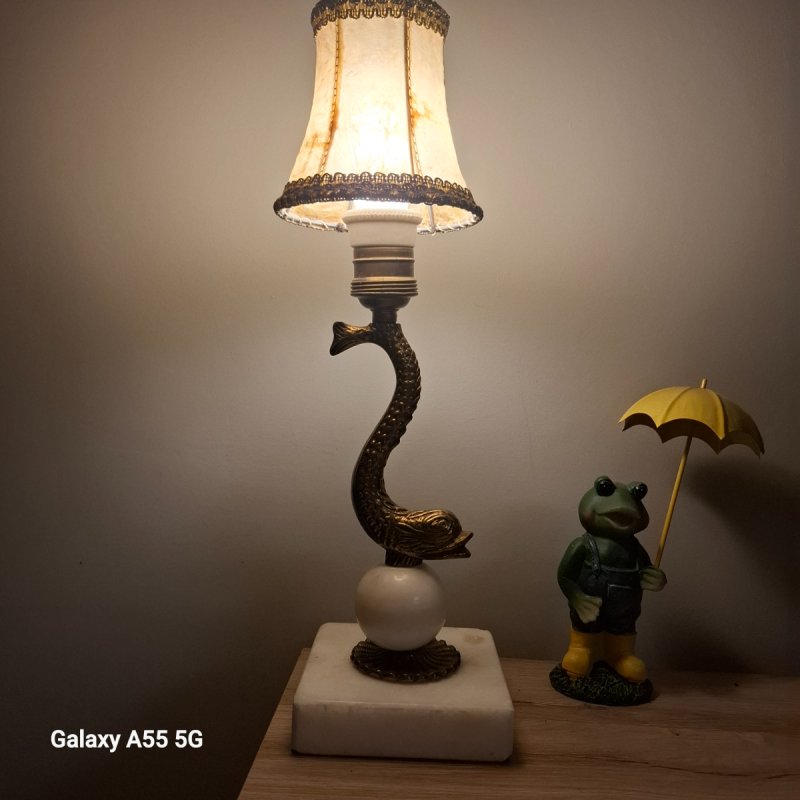 Nocna lampka z mosiadzu i marmuru.